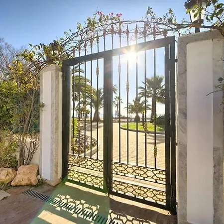 Beach Front Apartment In Puerto Banus Marbella Buitenkant foto